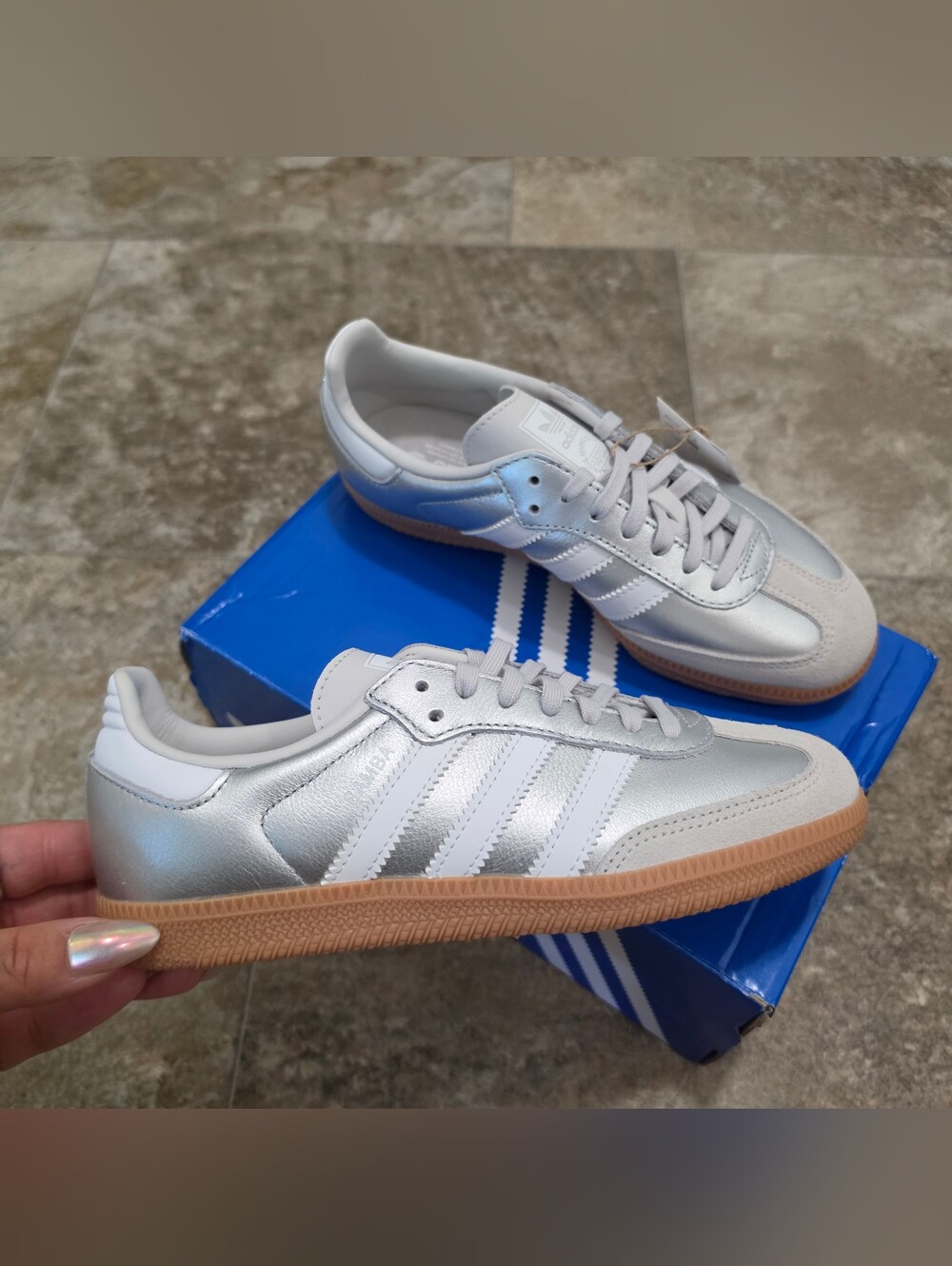 Adidas Samba OG "Silver Metallic" sneakers Size 4Y